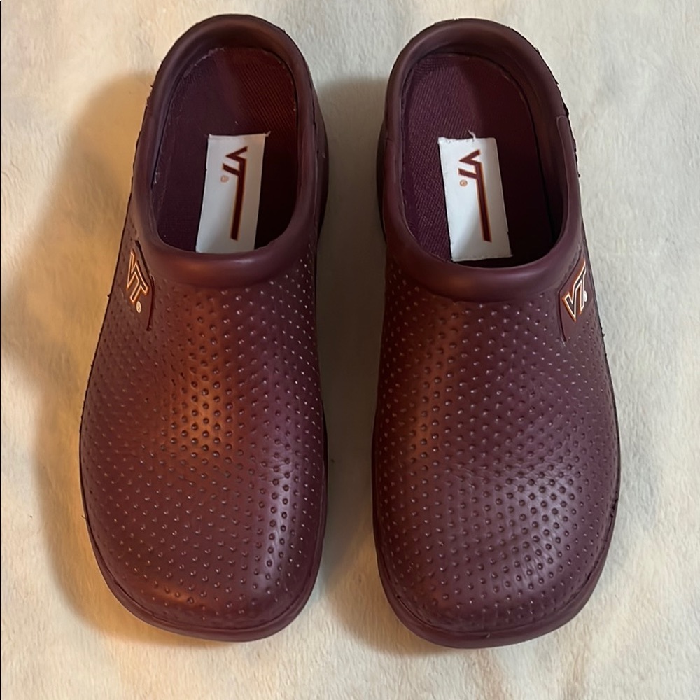 Like new Women’s VT Maroon Slip-On Garden Clogs